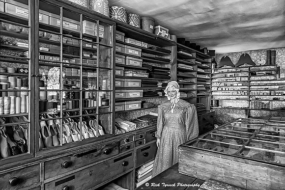 MassSturbVillageDryGoods5467_2011