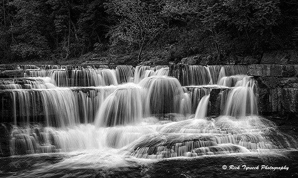 NYTaughannockFallsDownstream5967BW_2014