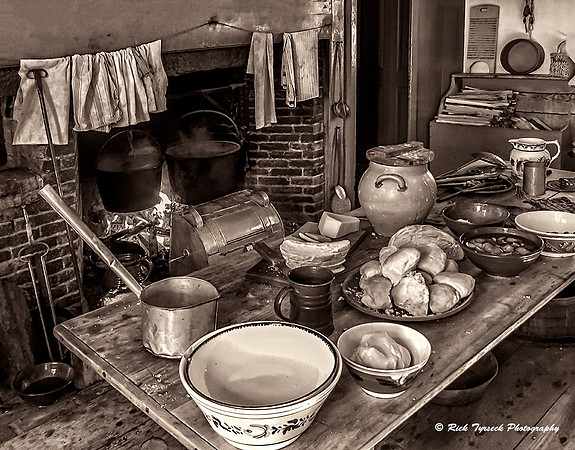 MassSturbVillagePreppingDinner2557_2013