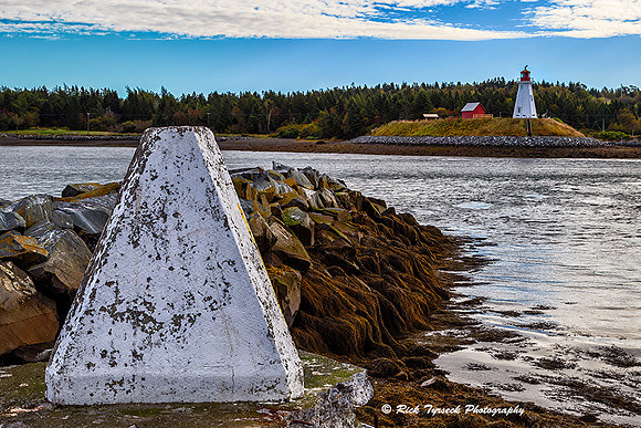 MaineLubecViewofMulhollandPointLighthouseNB860-862_2013